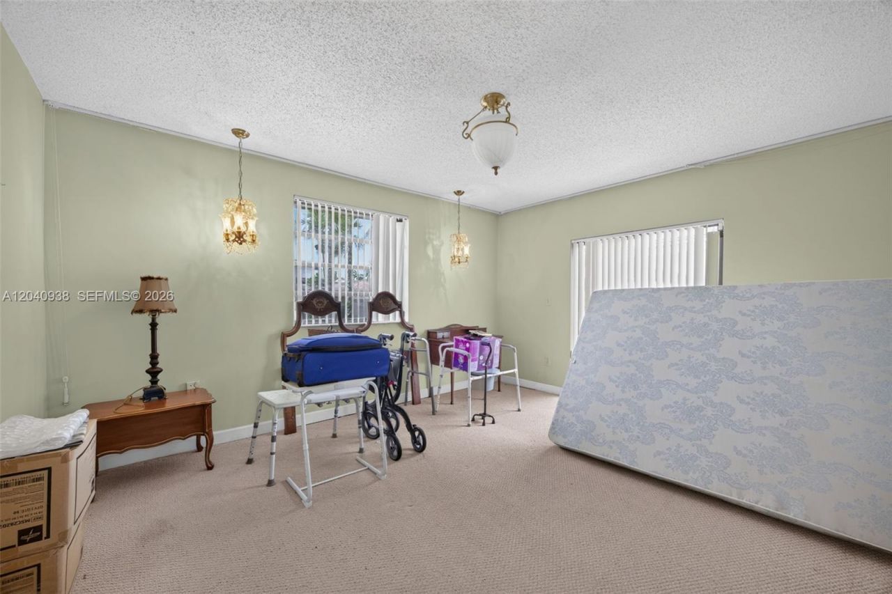 11405 SW 32nd St , Miami, FL 33165 Photo