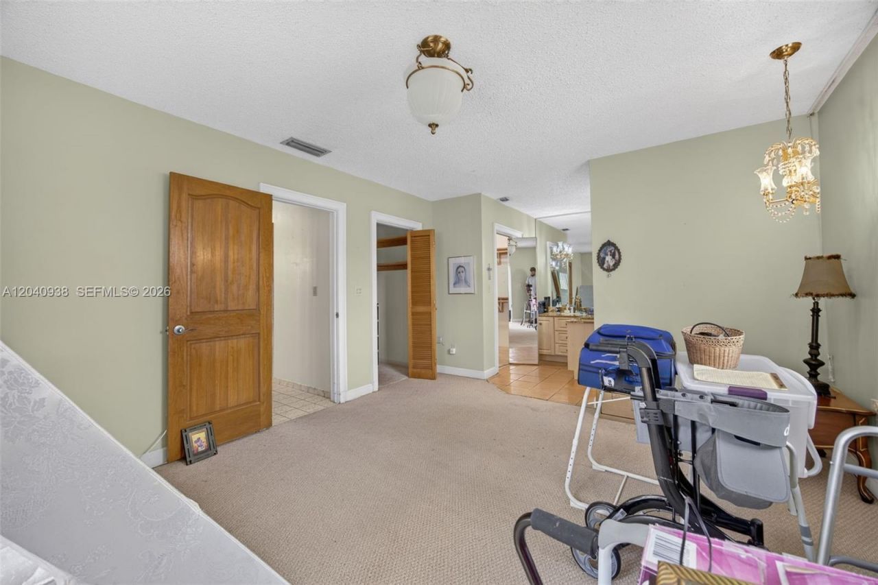 11405 SW 32nd St , Miami, FL 33165 Photo