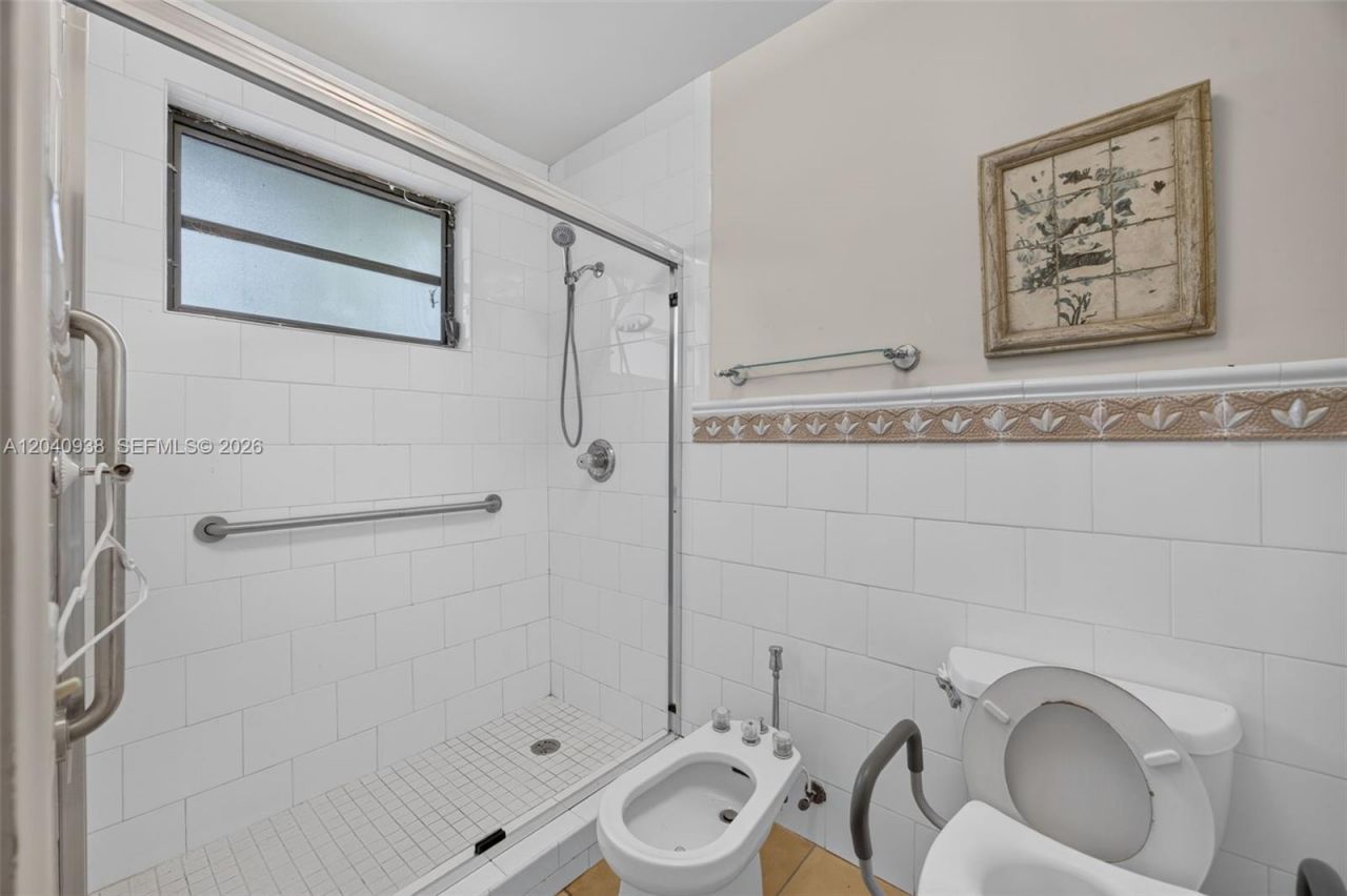 11405 SW 32nd St , Miami, FL 33165 Photo