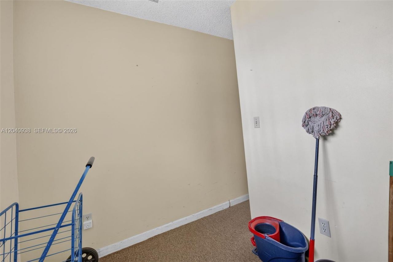 11405 SW 32nd St , Miami, FL 33165 Photo