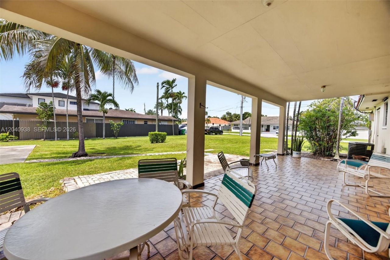 11405 SW 32nd St , Miami, FL 33165 Photo