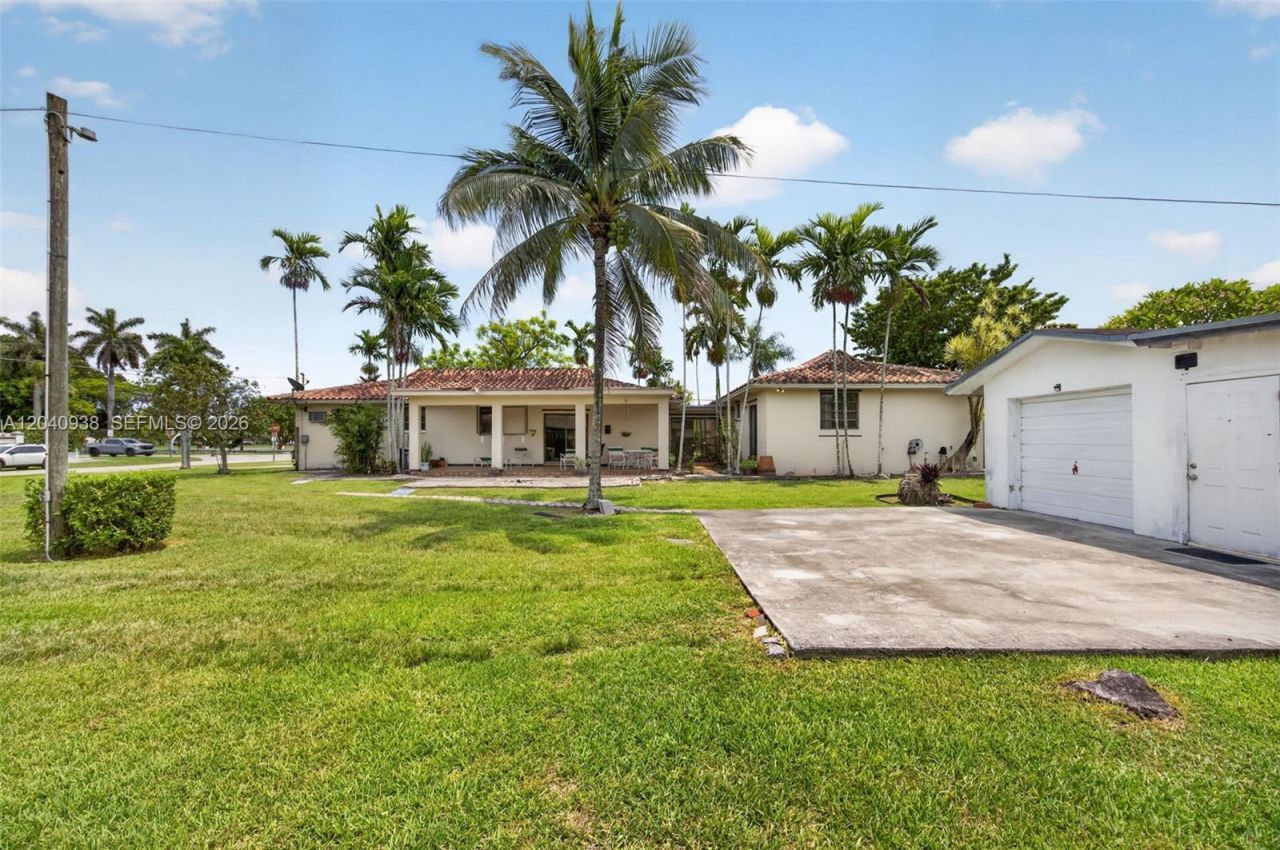 11405 SW 32nd St , Miami, FL 33165 Photo