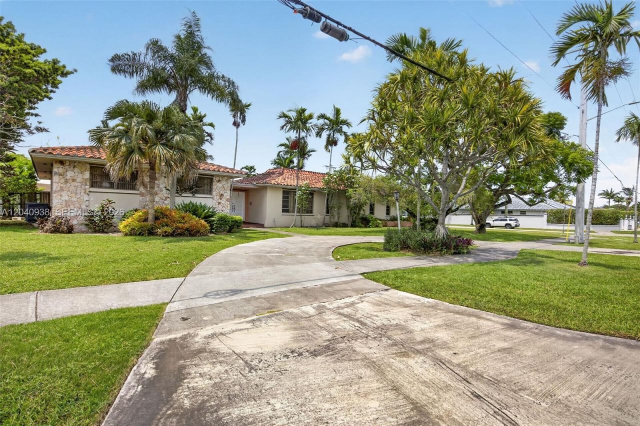 11405 SW 32nd St , Miami, FL 33165 Photo