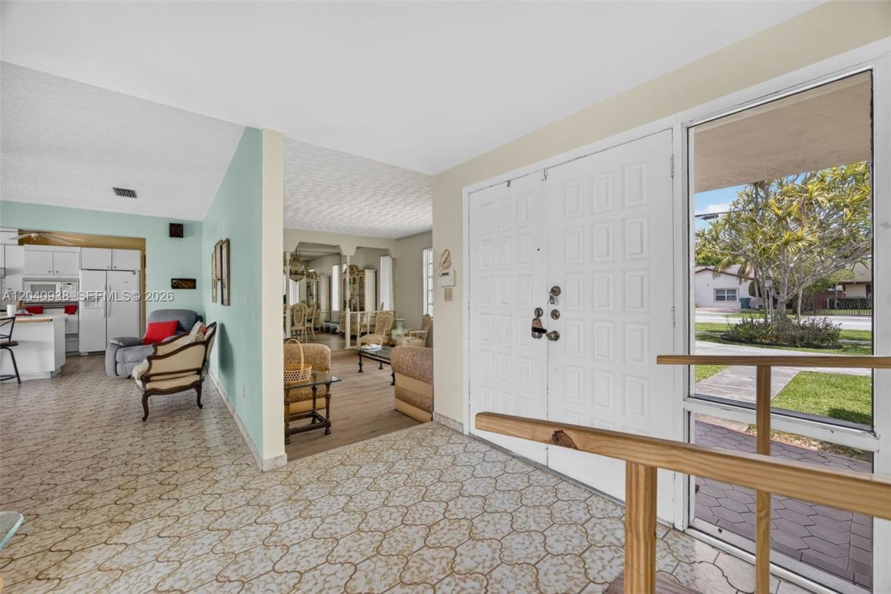 11405 SW 32nd St , Miami, FL 33165 Photo