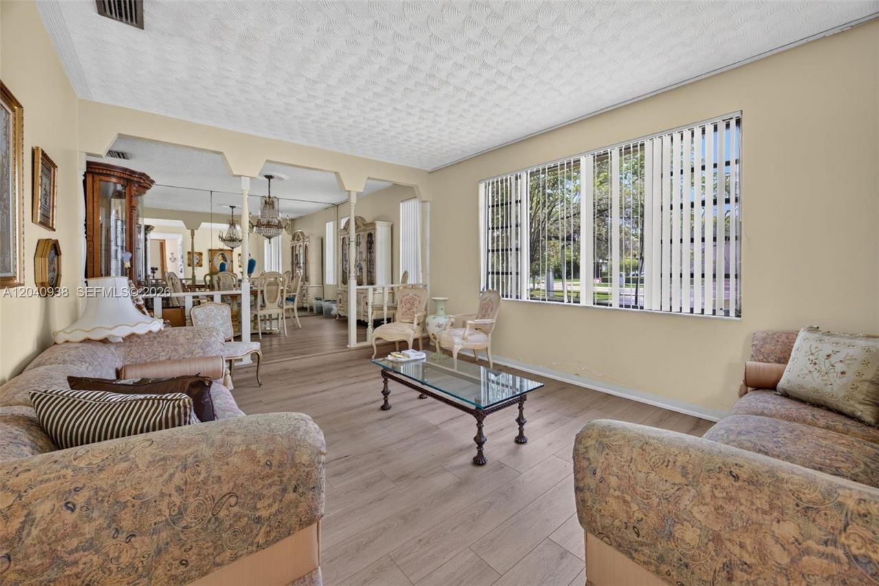 11405 SW 32nd St , Miami, FL 33165 Photo