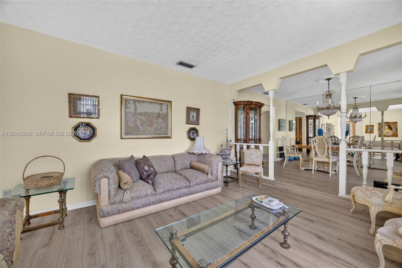 11405 SW 32nd St , Miami, FL 33165 Photo
