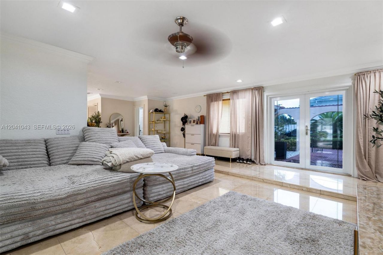 3220 NE 164th St , North Miami Beach, FL 33160 Photo