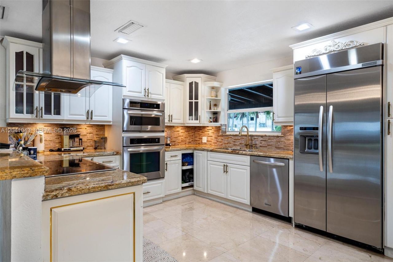 3220 NE 164th St , North Miami Beach, FL 33160 Photo