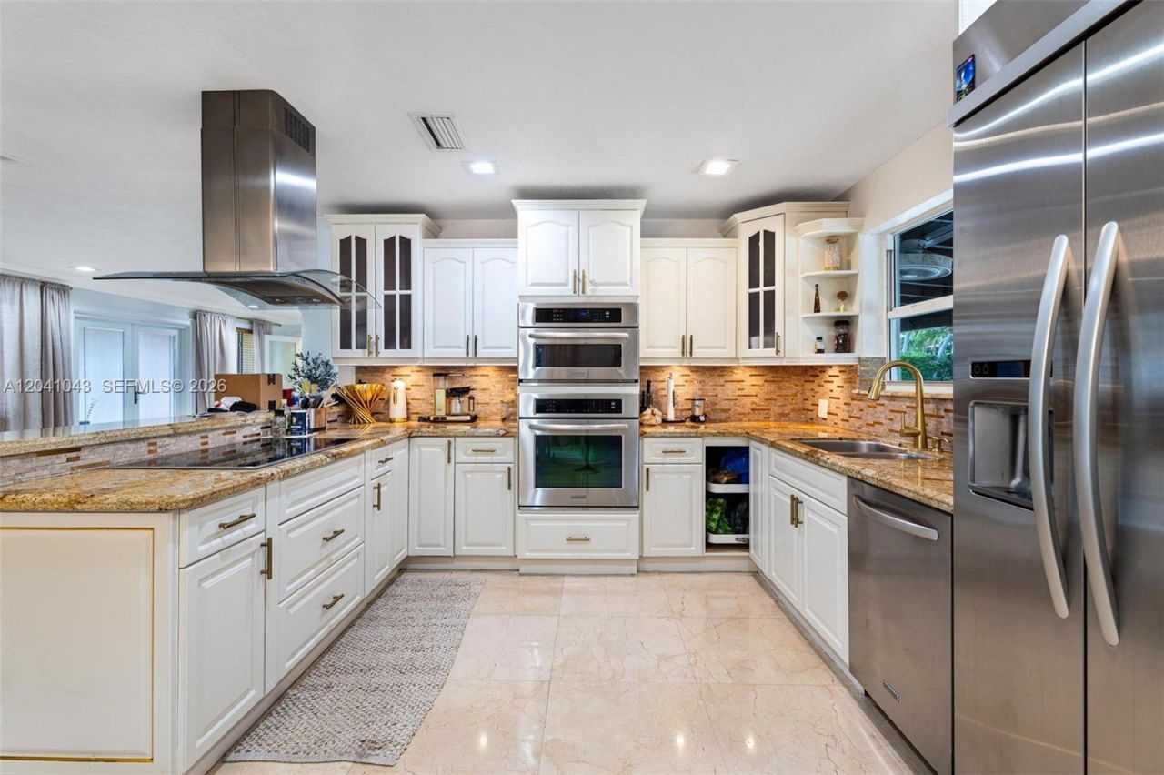3220 NE 164th St , North Miami Beach, FL 33160 Photo