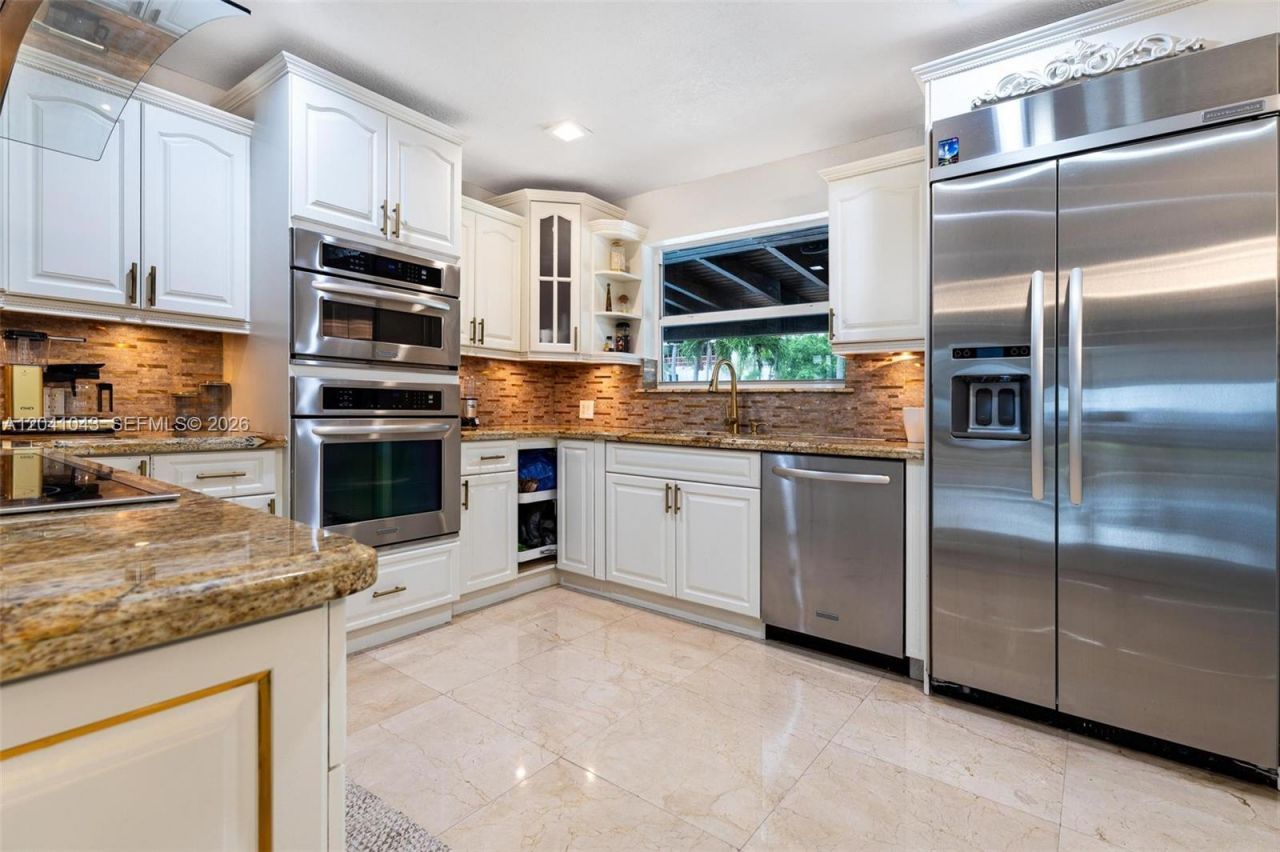 3220 NE 164th St , North Miami Beach, FL 33160 Photo