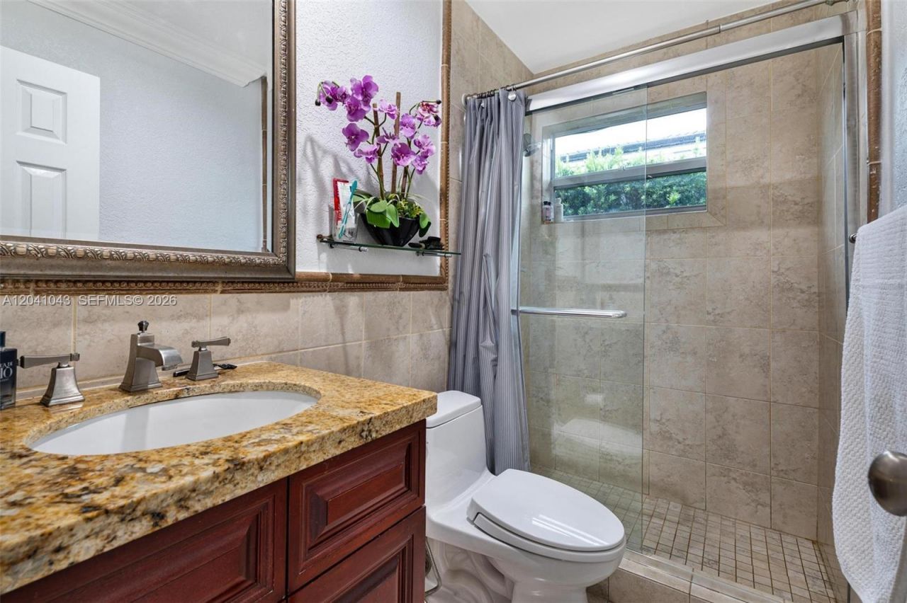 3220 NE 164th St , North Miami Beach, FL 33160 Photo