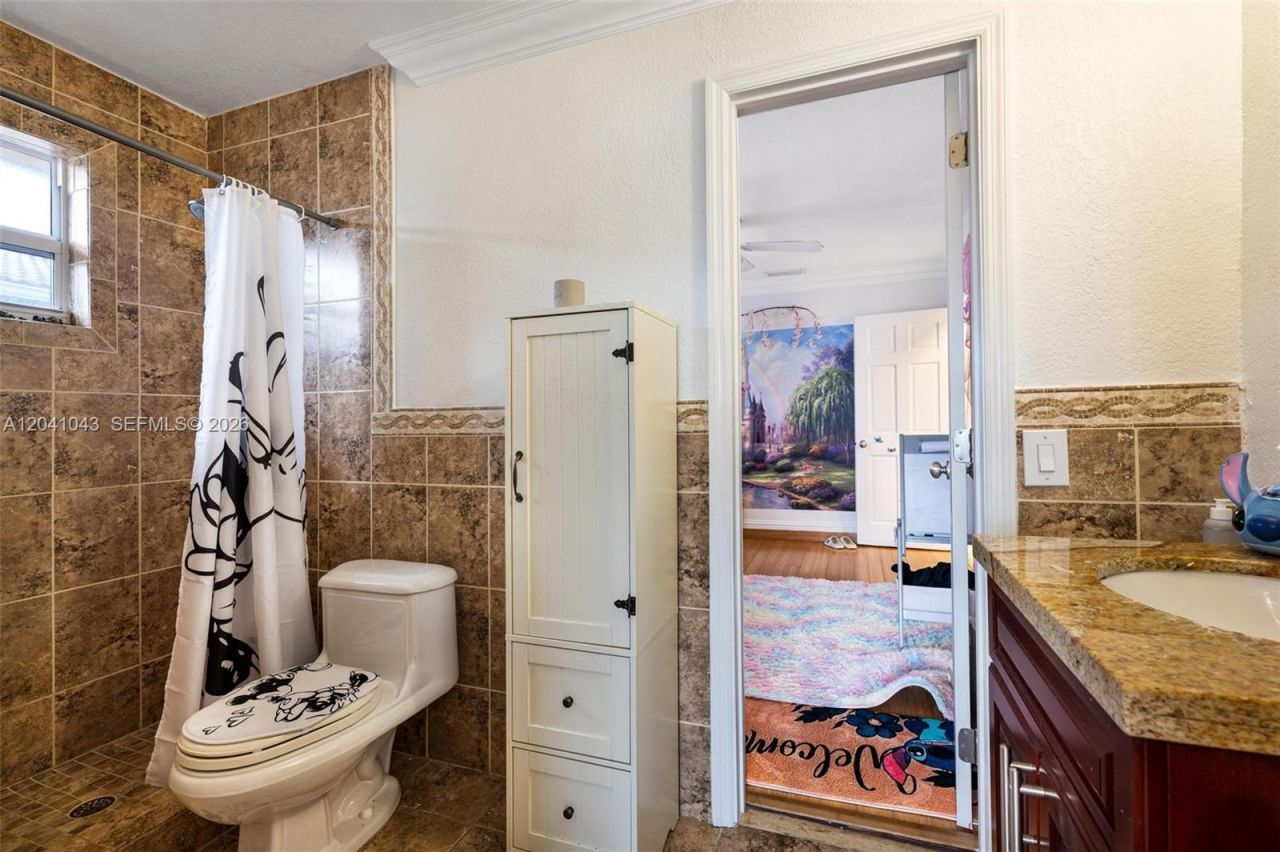 3220 NE 164th St , North Miami Beach, FL 33160 Photo