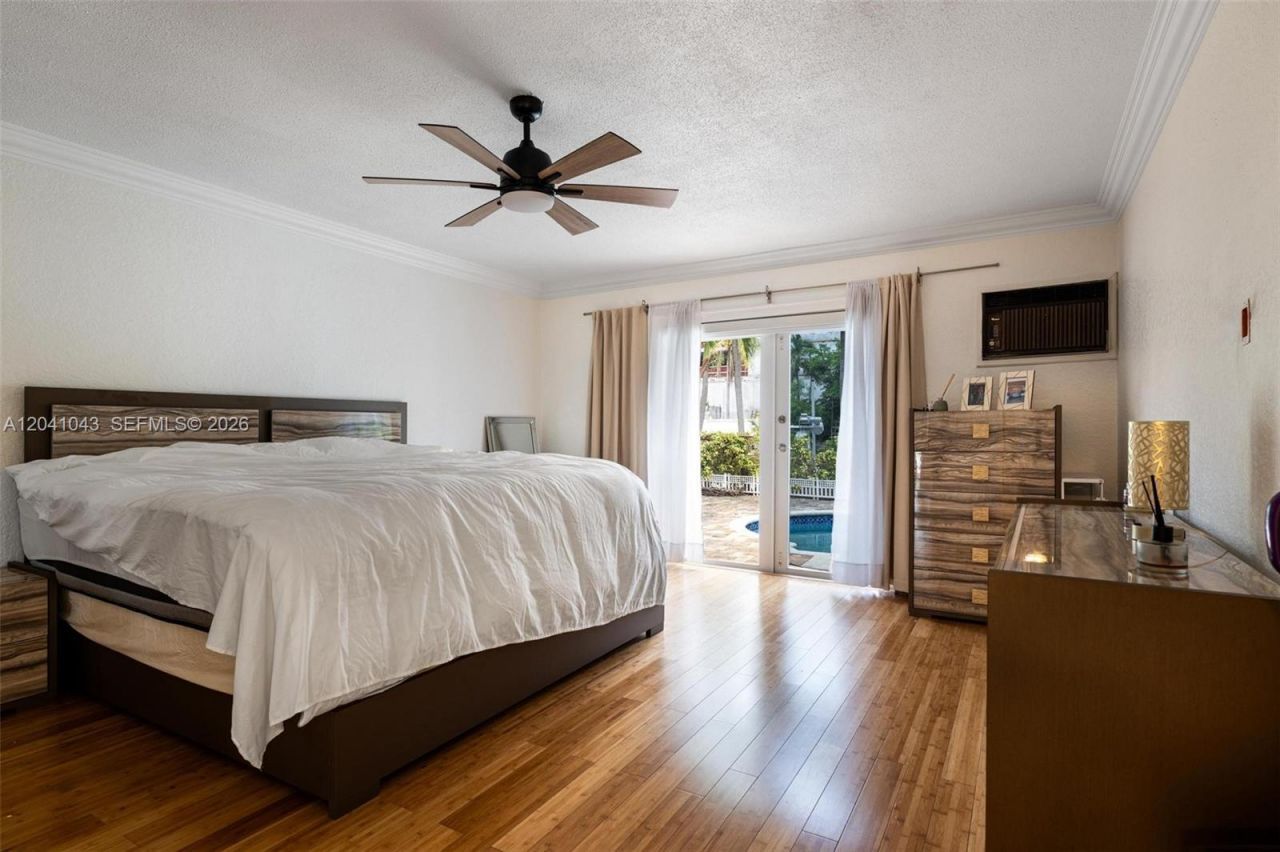 3220 NE 164th St , North Miami Beach, FL 33160 Photo