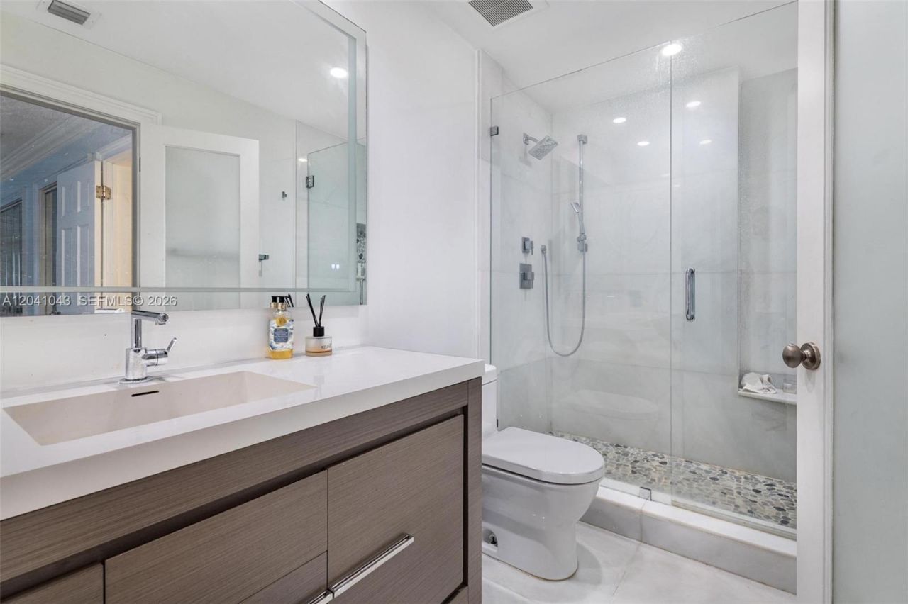 3220 NE 164th St , North Miami Beach, FL 33160 Photo