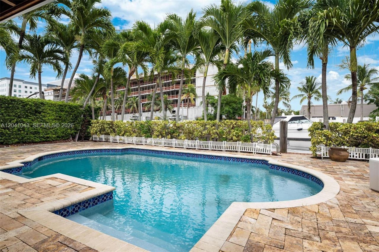 3220 NE 164th St , North Miami Beach, FL 33160 Photo