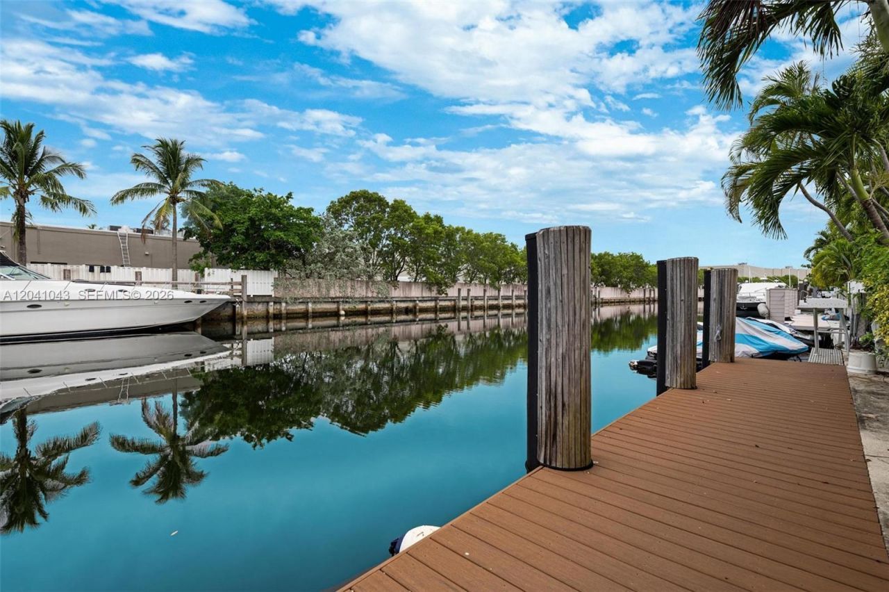 3220 NE 164th St , North Miami Beach, FL 33160 Photo