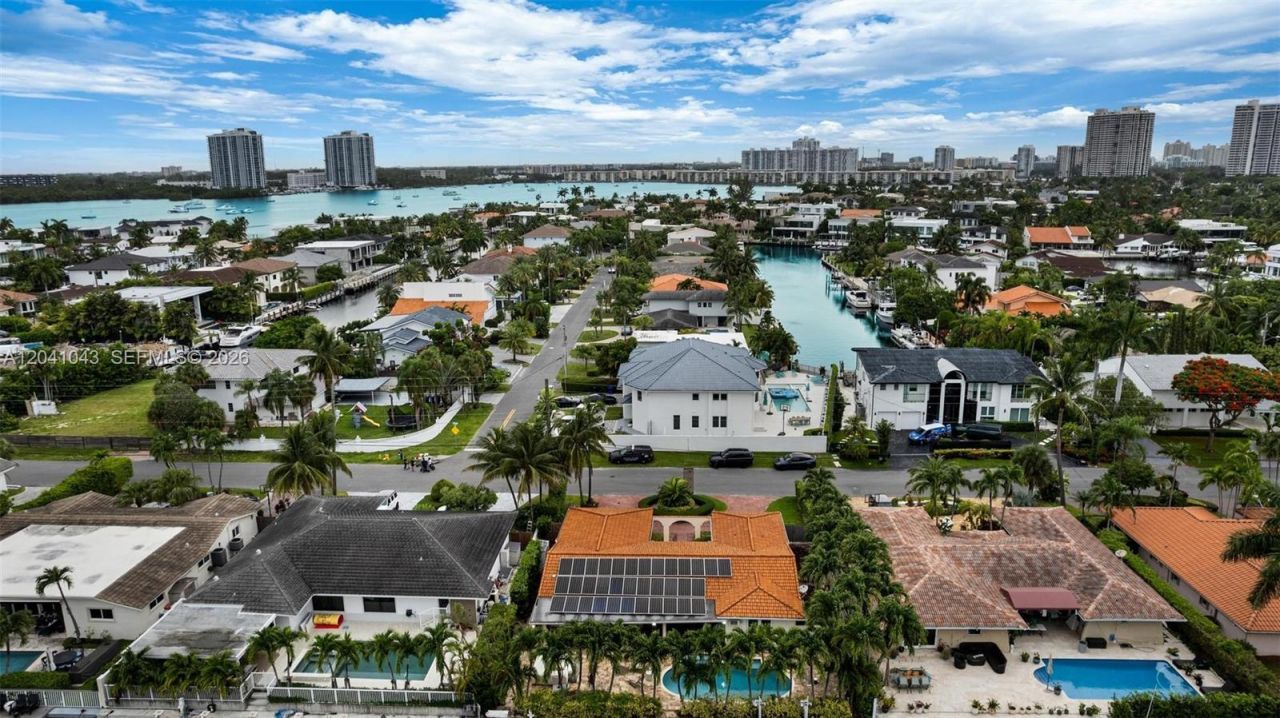3220 NE 164th St , North Miami Beach, FL 33160 Photo
