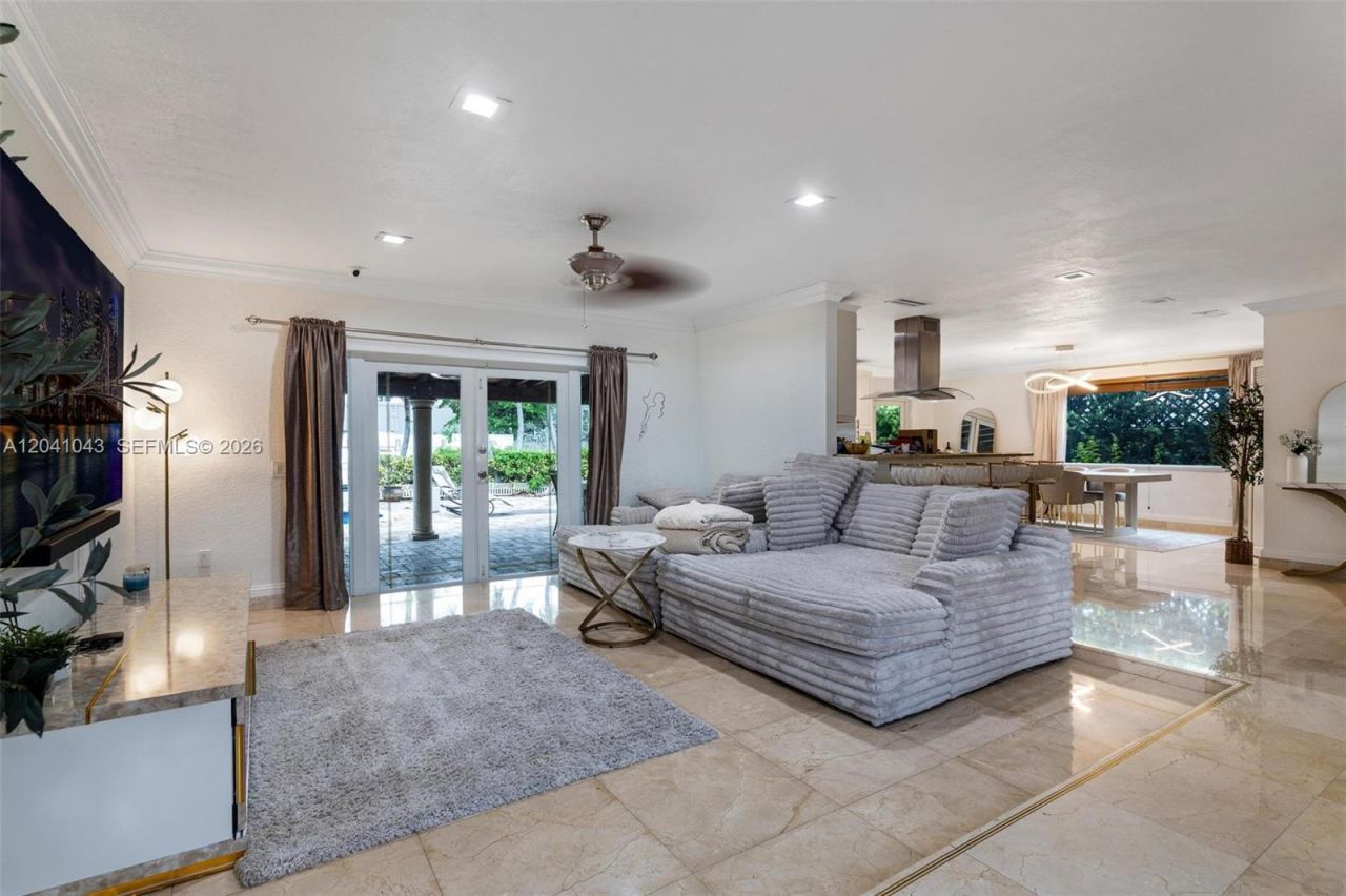 3220 NE 164th St , North Miami Beach, FL 33160 Photo