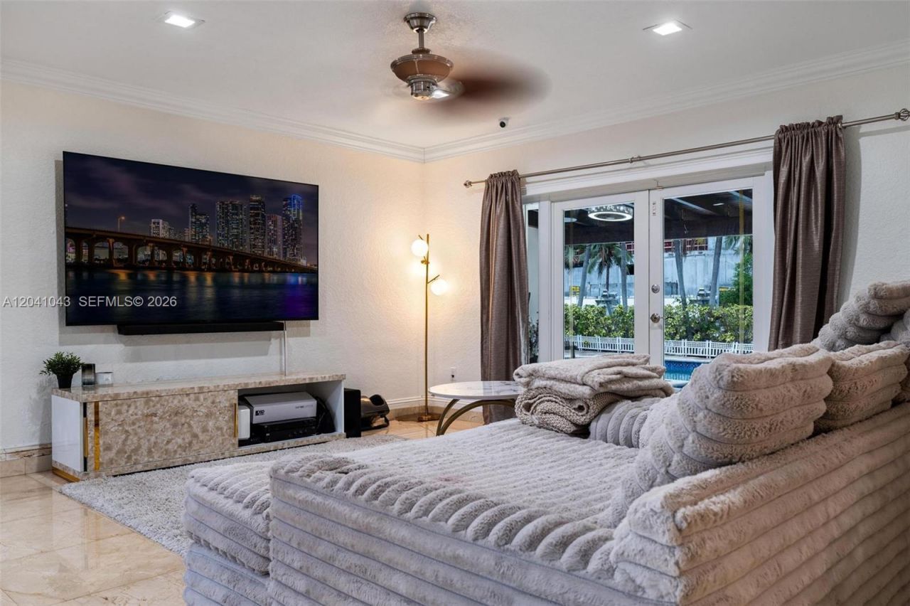 3220 NE 164th St , North Miami Beach, FL 33160 Photo