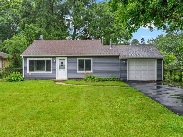 32910 N Meadow Road , Grayslake, IL 60030