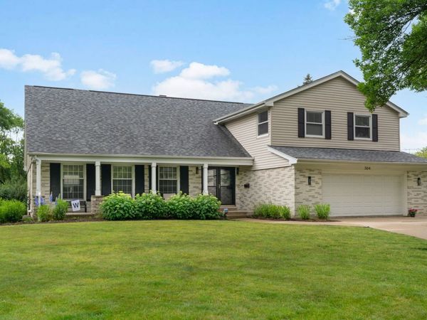 504 LOIS Court , Mount Prospect, IL 60056