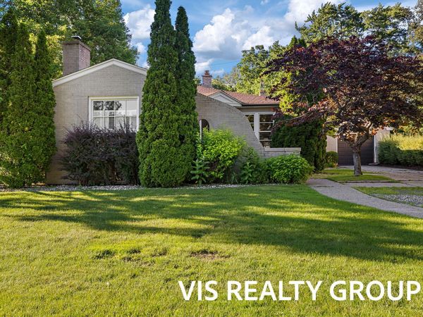 303 E Savidge Street, Spring Lake, MI 49456