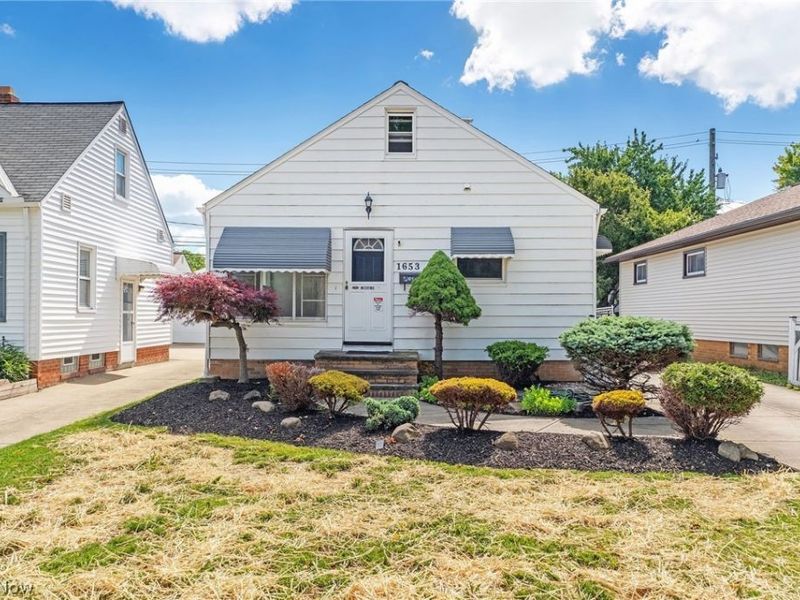 1653 Woodhurst Avenue, Mayfield Heights, OH 44124 Photo 1