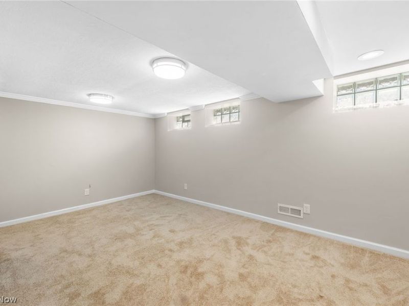 1653 Woodhurst Avenue, Mayfield Heights, OH 44124 Photo 16