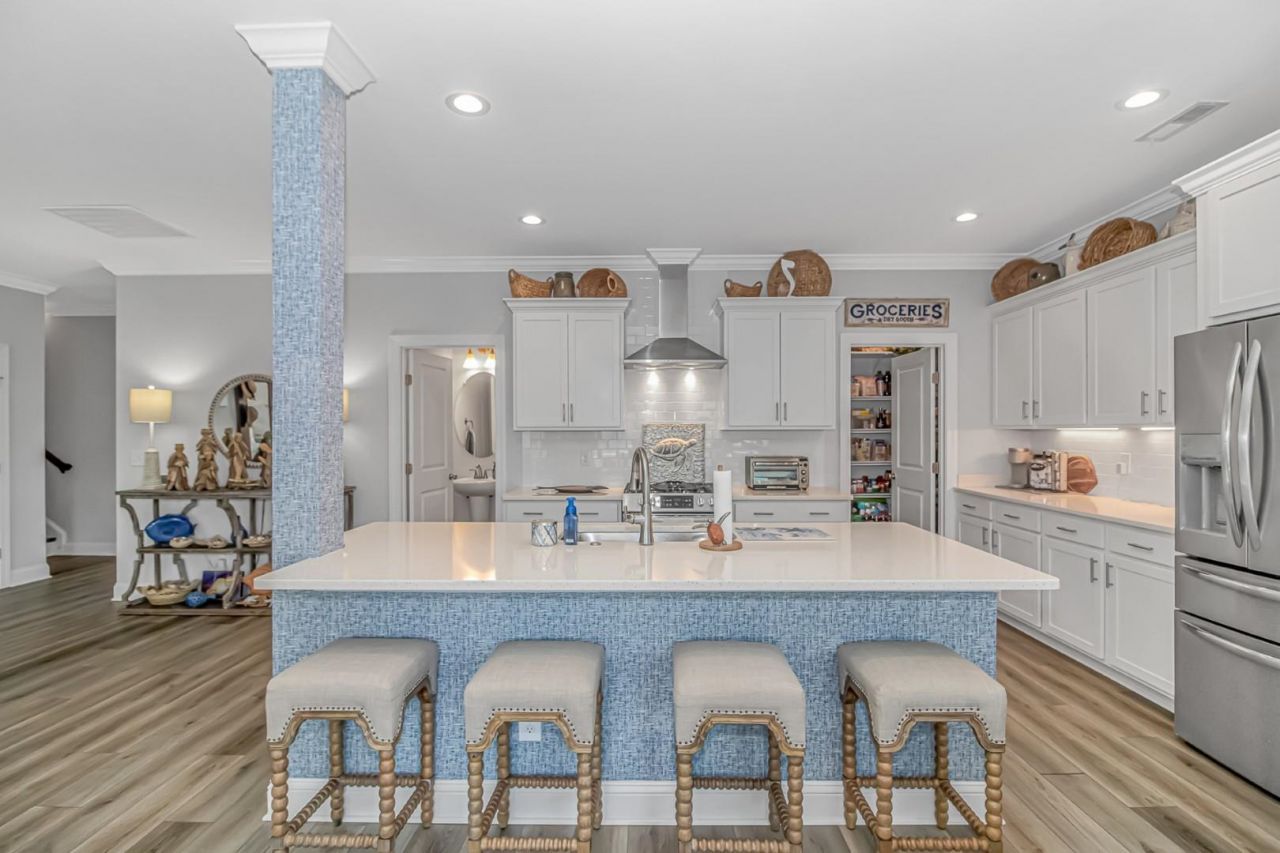 111 Enclave Pl. Photo 6