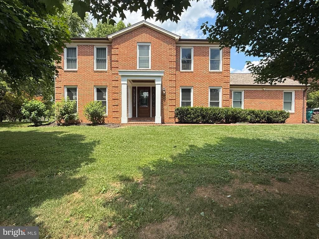 2 GRANBY COURT, DERWOOD, MD 20855