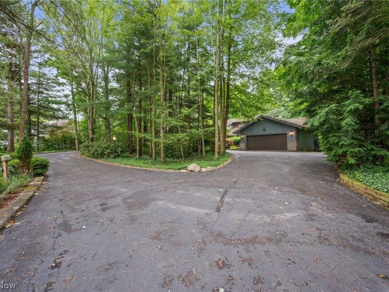 38500 Chagrin Boulevard, Moreland Hills, OH 44022 Photo 5