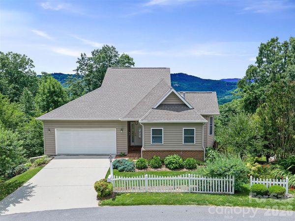 67 Ashefield Court , Hendersonville, NC 28791