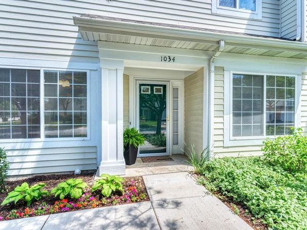 1034 Huntington Drive , Unit 1034, Elk Grove Village, IL 60007