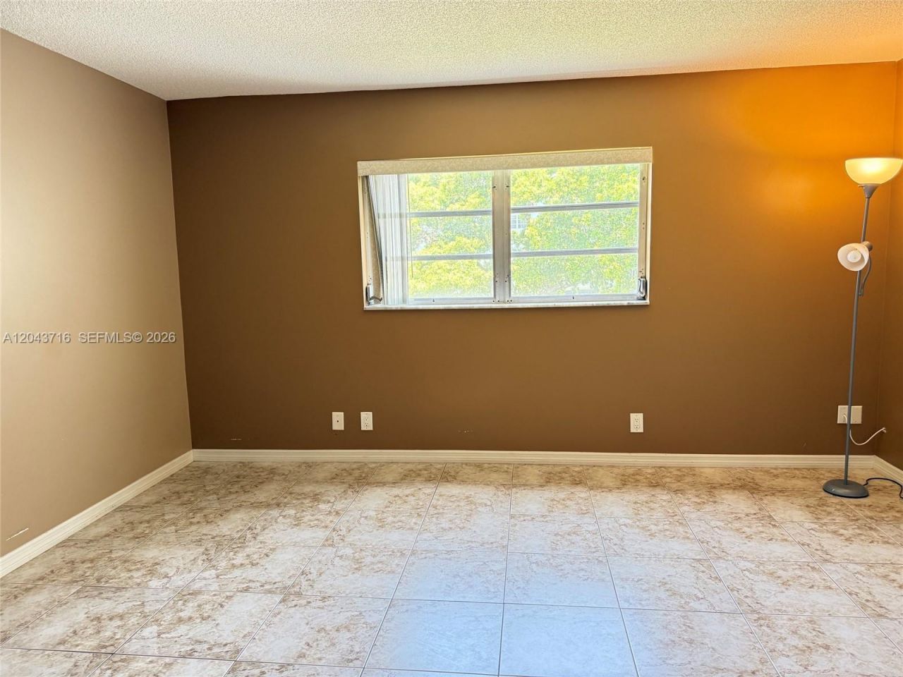 320 NE 12th Ave, Unit 303, Hallandale Beach, FL 33009 Photo