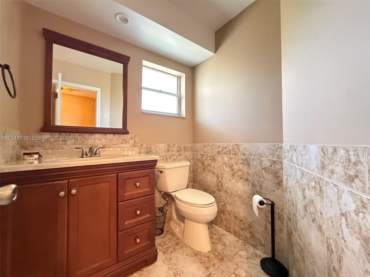 320 NE 12th Ave, Unit 303, Hallandale Beach, FL 33009 Photo