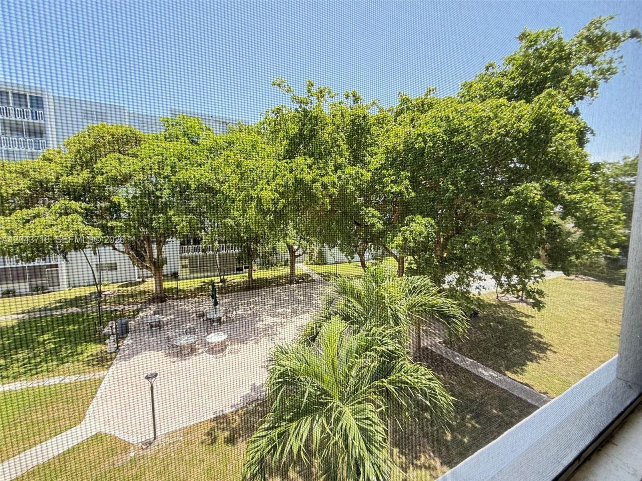 320 NE 12th Ave, Unit 303, Hallandale Beach, FL 33009 Photo