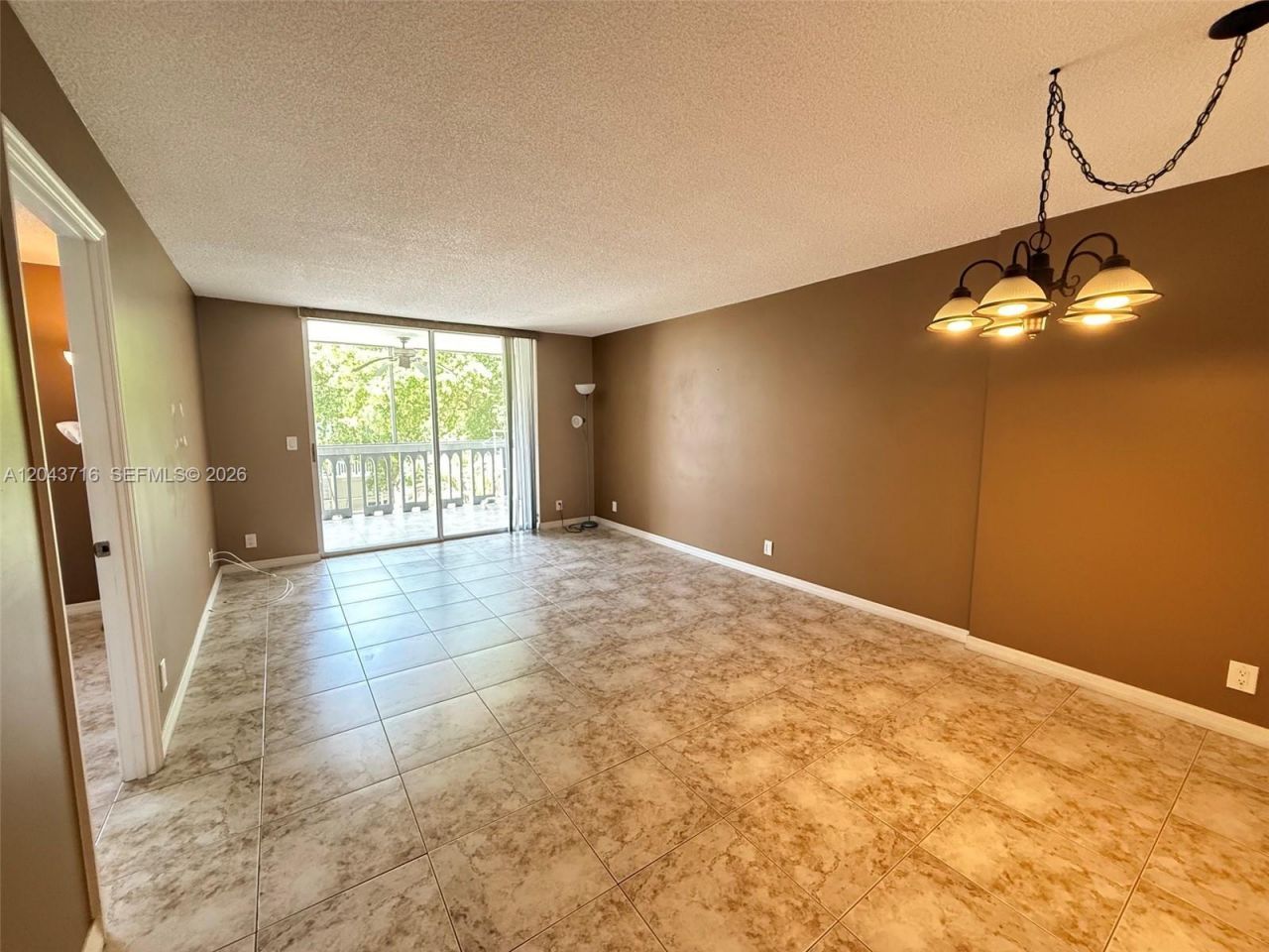 320 NE 12th Ave, Unit 303, Hallandale Beach, FL 33009 Photo