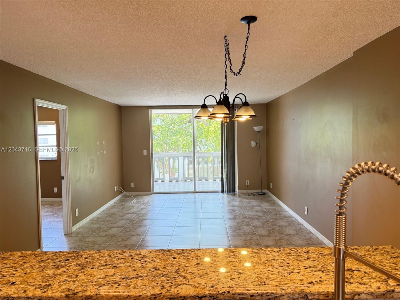 320 NE 12th Ave, Unit 303, Hallandale Beach, FL 33009 Photo