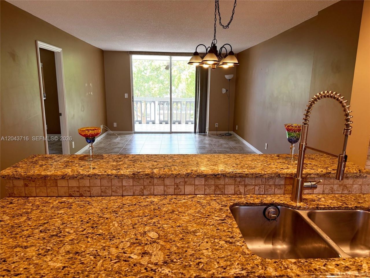 320 NE 12th Ave, Unit 303, Hallandale Beach, FL 33009 Photo