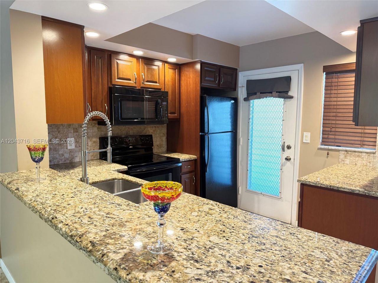 320 NE 12th Ave, Unit 303, Hallandale Beach, FL 33009 Photo