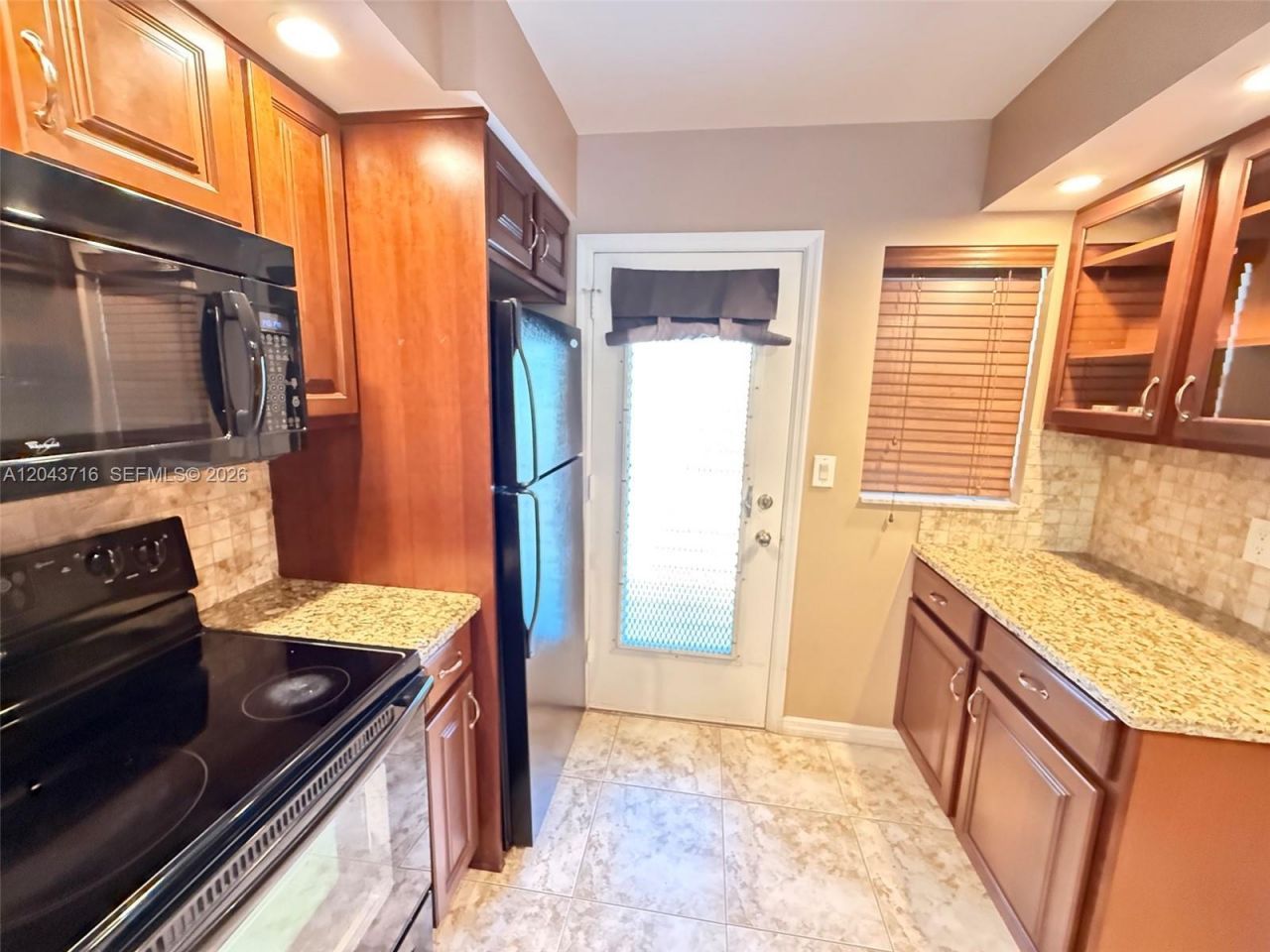 320 NE 12th Ave, Unit 303, Hallandale Beach, FL 33009 Photo