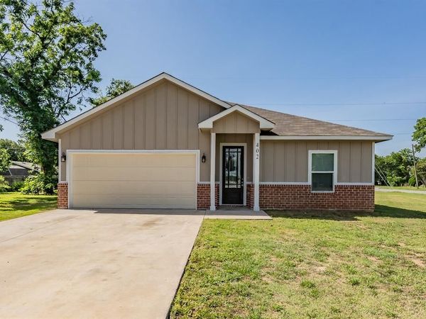 402 S Robbins Street, Cleburne, TX 76031