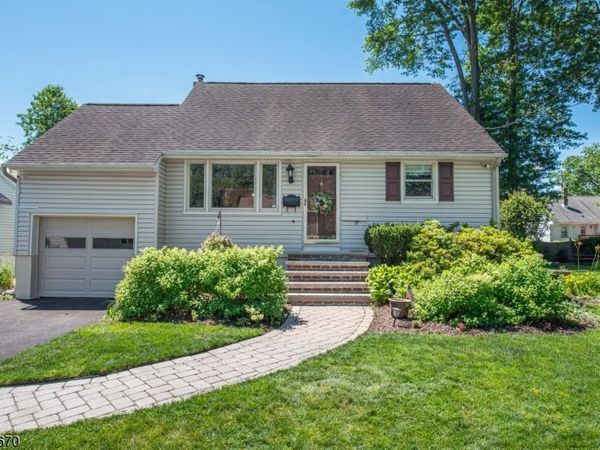 3 Maple Ln, Parsippany-Troy Hills, NJ 07034