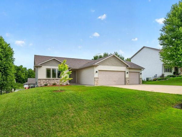 634 8th Street SW, Pine Island, MN 55963