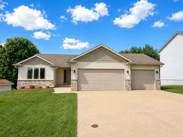 634 8th Street SW, Pine Island, MN 55963