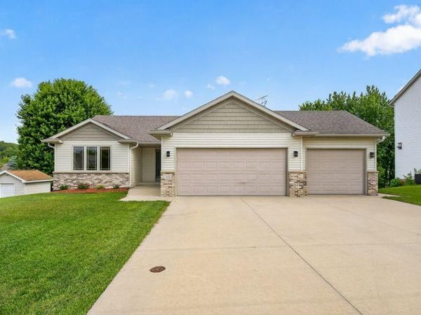 634 8th Street SW, Pine Island, MN 55963
