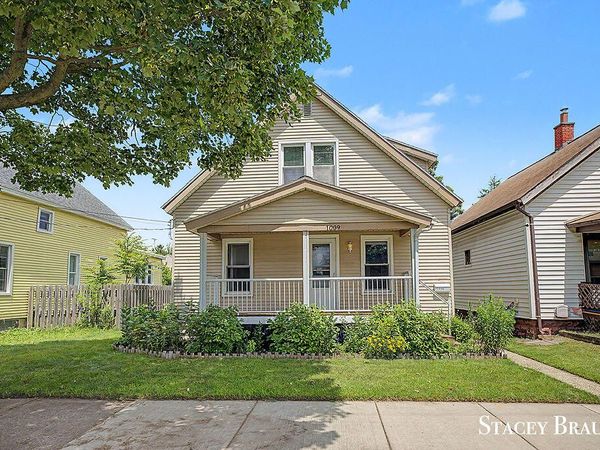 1009 Courtney Street NW, Grand Rapids, MI 49504
