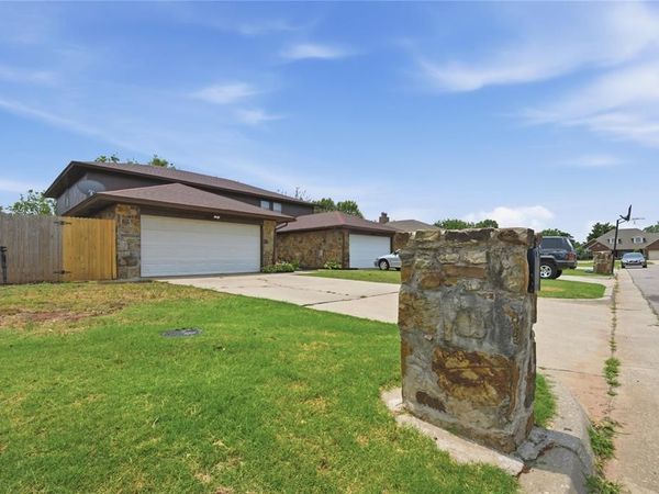 10124 Birkenhead Court, Unit 10124-26, Yukon, OK 73099
