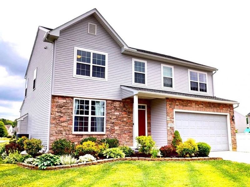940 Longitude Lane, Amherst, OH 44001 Photo 3