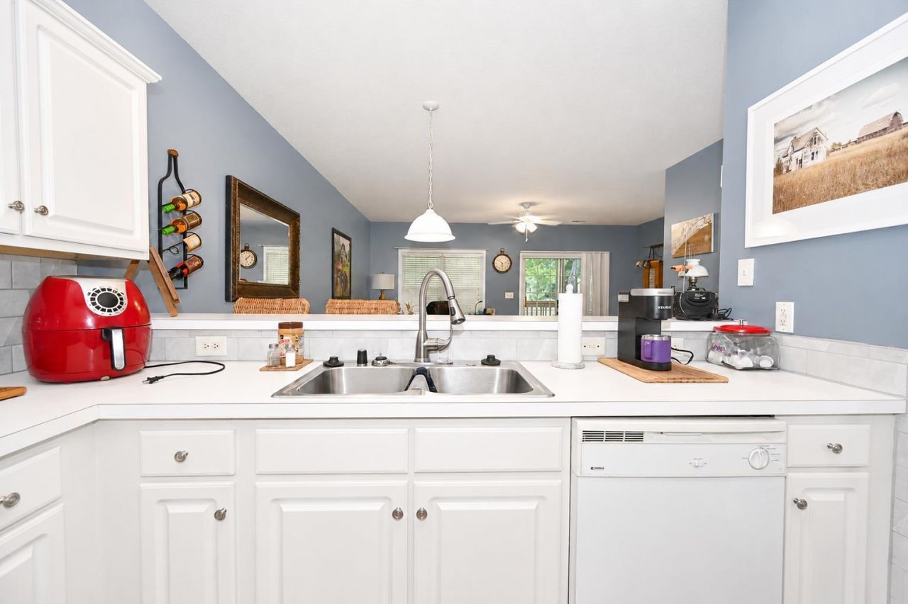 1058 Sea Mountain Hwy.  Photo 4